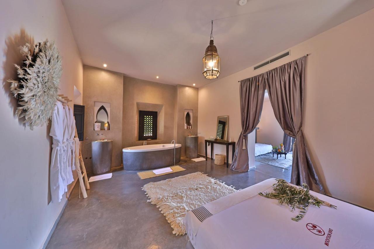 Hotel Dar Noujoum Ait Bou Zguia Esterno foto