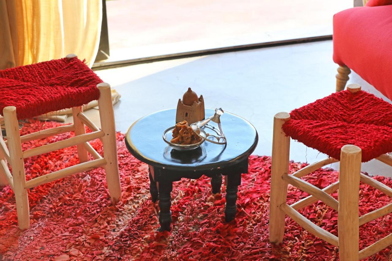 Hotel Dar Noujoum Ait Bou Zguia Esterno foto