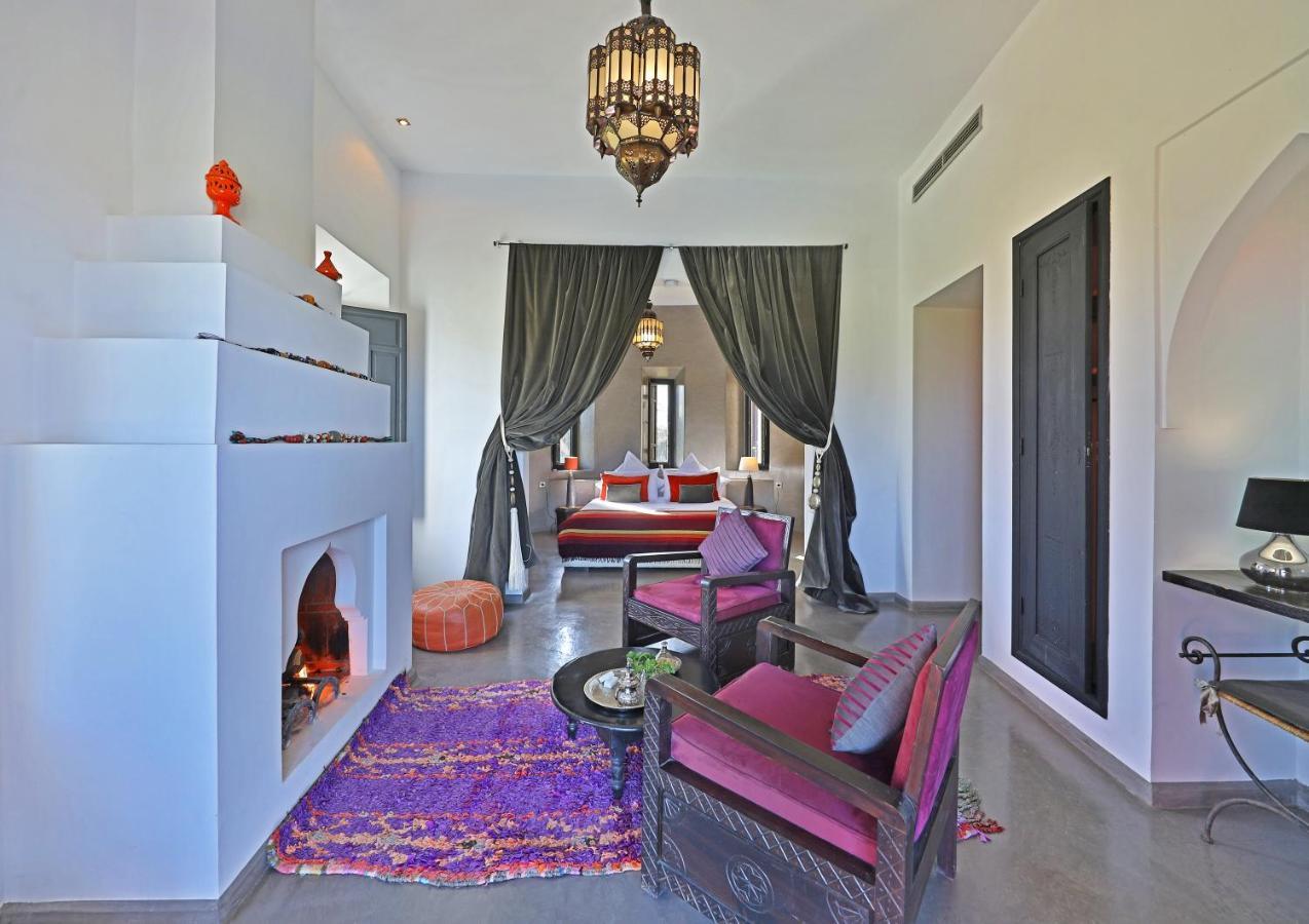 Hotel Dar Noujoum Ait Bou Zguia Esterno foto