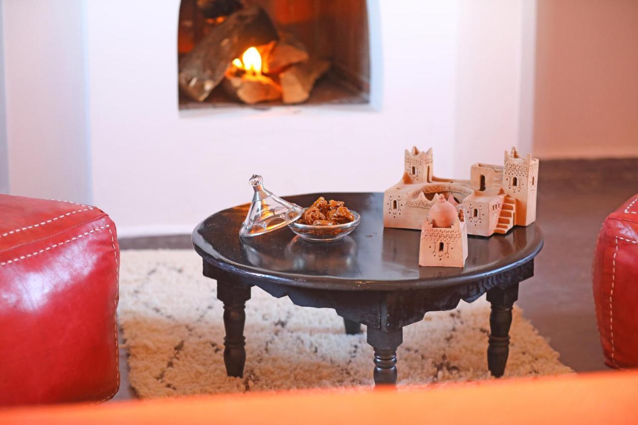 Hotel Dar Noujoum Ait Bou Zguia Esterno foto